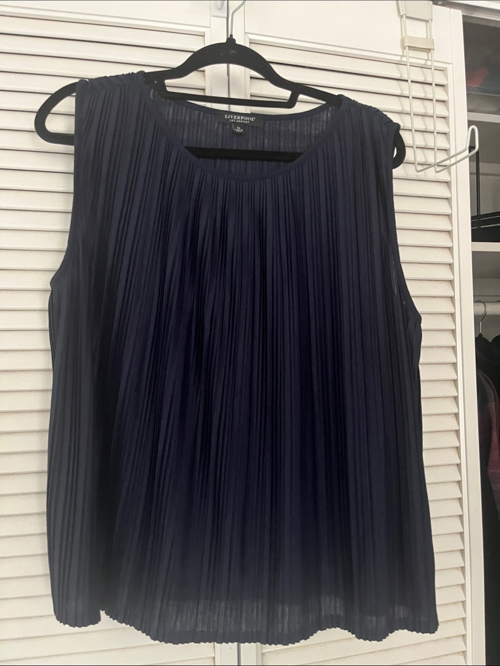 Liverpool Los Angeles Navy Pleated Sleeveless Top - XL. NWOT